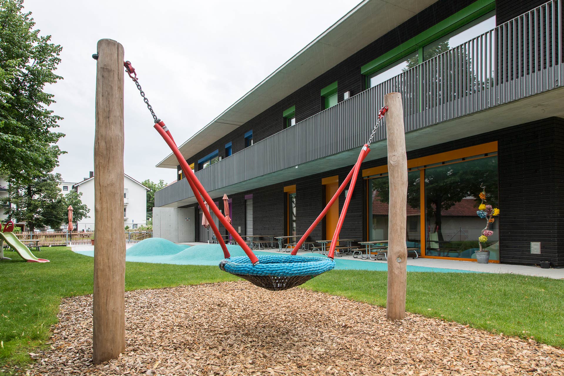 Außenansicht Spielplatz Schaukel